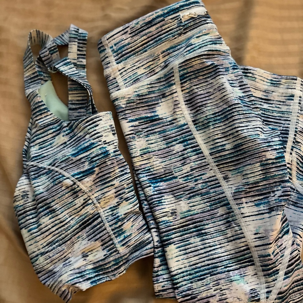 lululemon athletica Blue and White Cropped leggings and sports bra set